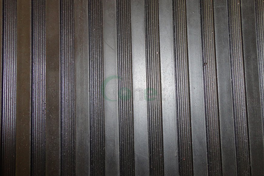 Fine&Wide ribbed rubber mat