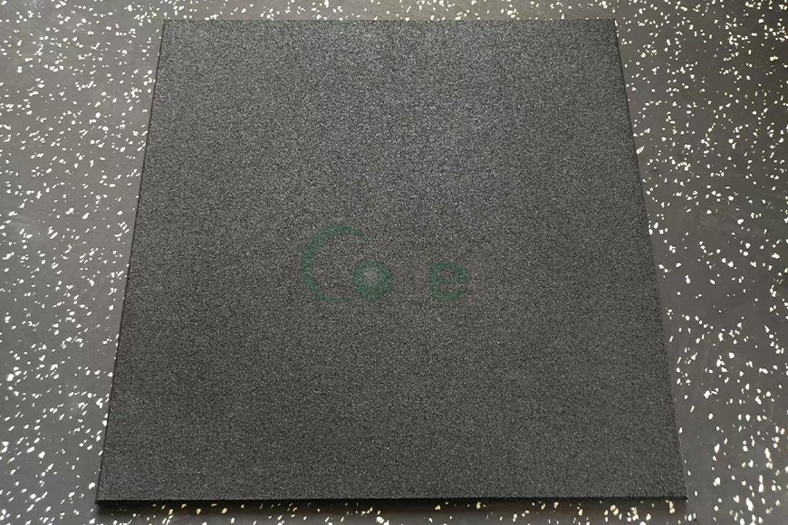 All fine granules rubber tile