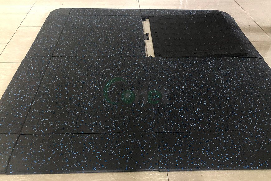 Gym rubber tile with connectors 